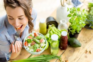 Deset jídel, která zničí každou dietu! Co (ne)večeřet, až skončí velikonoční hodování? - Proženy.cz